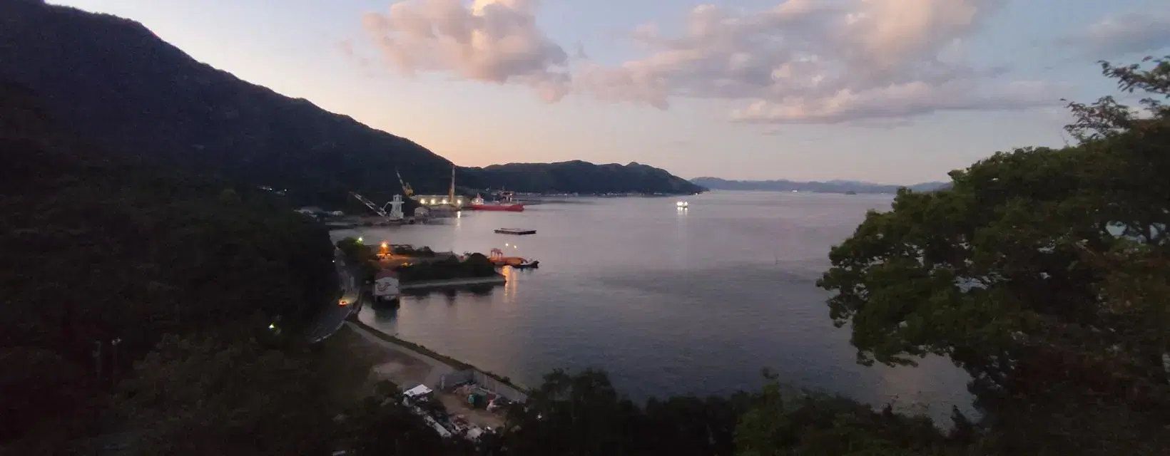 GXの実装を象徴する水辺と森の風景